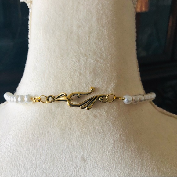 Handcrafted repurpose rhinestone triangle pendant Czech glass Pearl necklace - Picture 8 of 12